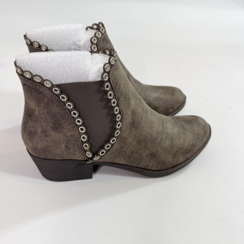 Sbicca Boots Womens Size 6.5 Taupe Murphy Ankle Bootie Low Heel Grommet Trim